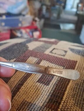 LaCrosse Silver-Tone Stainless  Tweezer with Classic Oval Motif